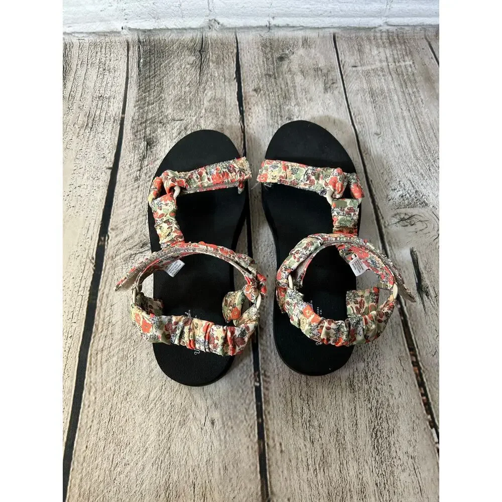 UNIVERSAL THREAD Women’s Floral Fabric Covered Sandals / Size: 7
